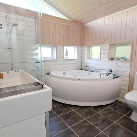 Binta - 600m From The Sea In Ne Jutland By Interhome 別荘